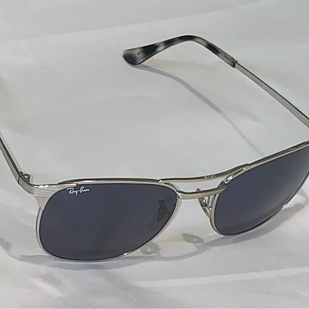Ray-Ban Classic Metal Frame 
 Sunglasses with Case - Picture 3 of 16